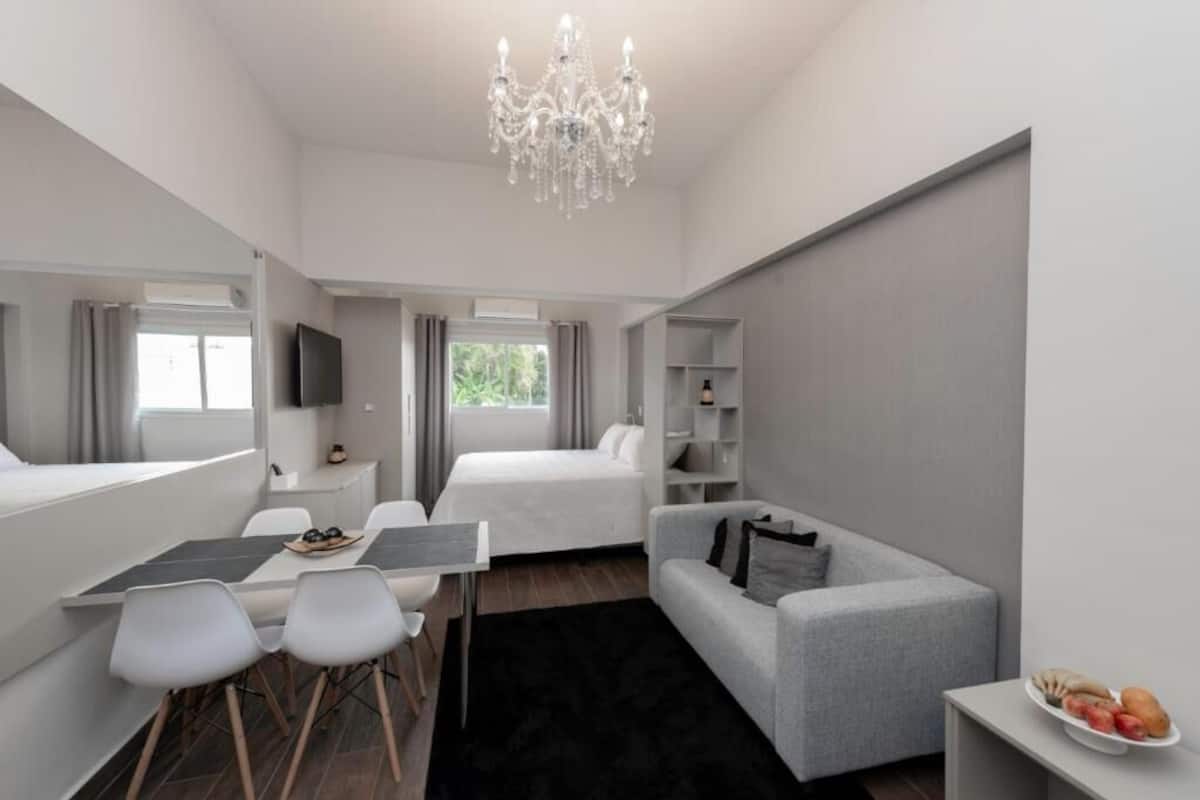 Kamar Double Standar, pemandangan kota | Minibar, Wi-Fi gratis, dan seprai linen