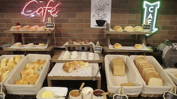 Sudah termasuk sarapan ambil sendiri setiap hari