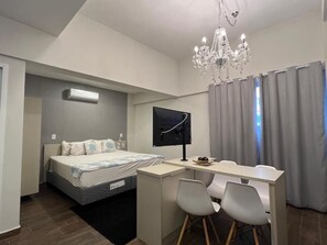 Superior Double Room, City View | Minibar, free WiFi, bed sheets - eSuites Sorocaba (Sorocaba)