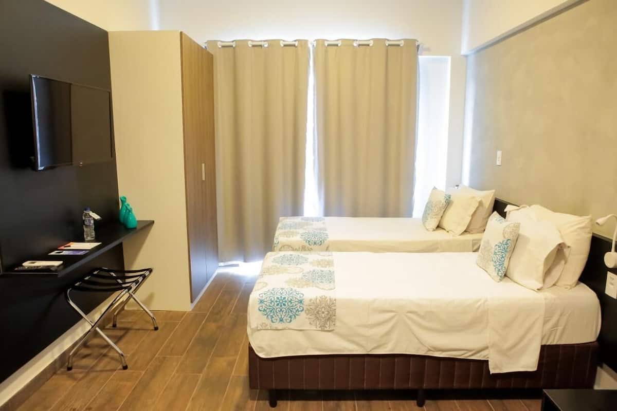 Kamar Twin Standar, pemandangan kota | Minibar, Wi-Fi gratis, dan seprai linen