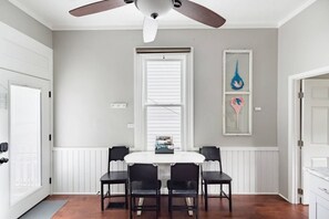 Dining - Chat on Garden Swings Germantown Getaway (Louisville)