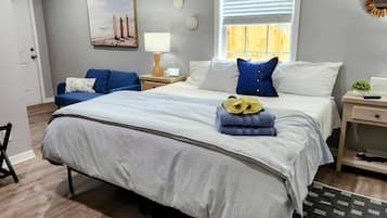 4 bedrooms, desk, iron/ironing board, WiFi