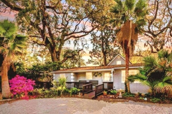 Exterior - Woodford`s Reserve Island Home w Splash Pool @ Saint Simons Island (St. Simons Island)