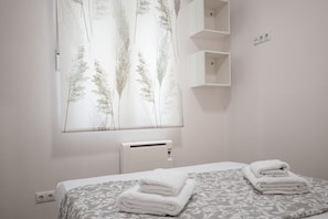 2 bedrooms, iron/ironing board, free WiFi
