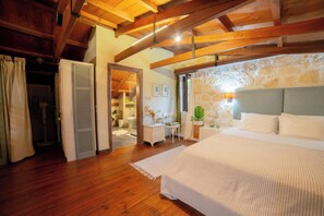 3 camere, una scrivania, ferro/asse da stiro, Wi-Fi