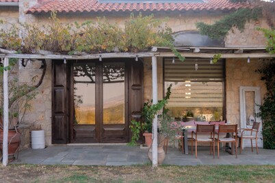 Armonia- Rustic private villa with panoramic views