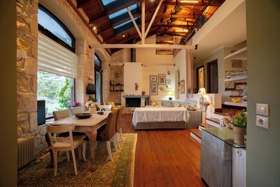 Armonia- Rustic private villa with panoramic views