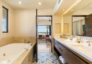 Dusche, Whirlpool, Haartrockner, Handtücher