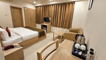奢華雙人房 | 書桌、筆電工作空間、隔音、免費無線上網