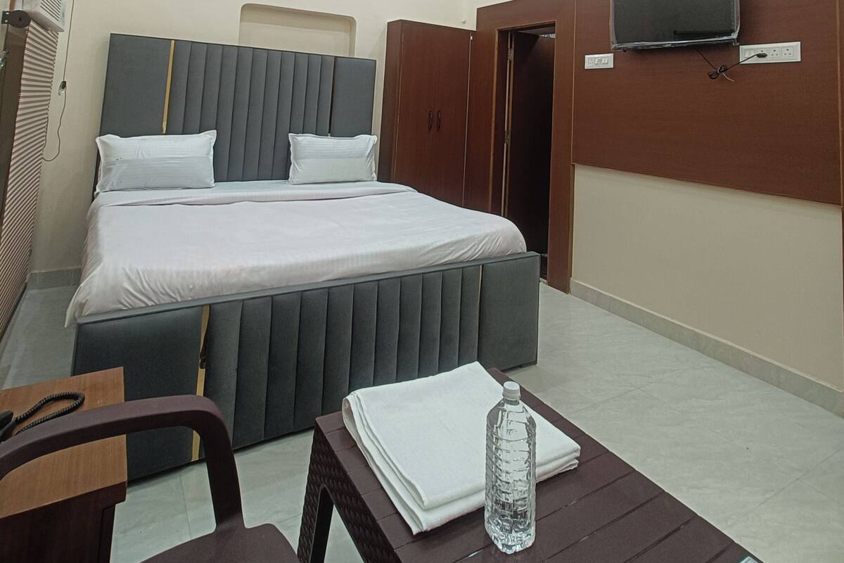 Deluxe Double Room | Desk, laptop workspace, free WiFi