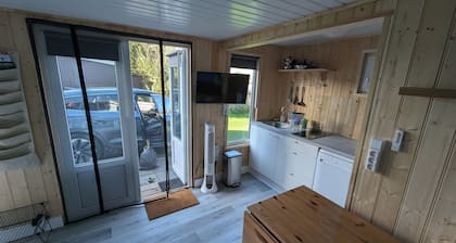 Cozy Tiny House (4p) near the sea | Quiet mini camping De Haan