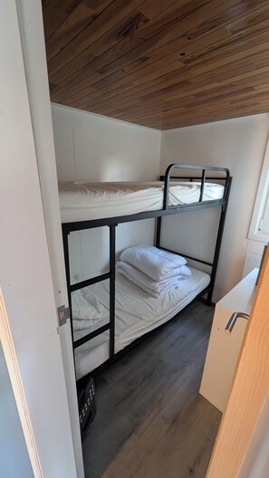 2 bedrooms, in-room safe, free WiFi