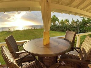 Outdoor dining - Ocean Front Paradise @ Sea Beach (Aguada)