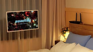 2 bedrooms, in-room safe, desk, WiFi