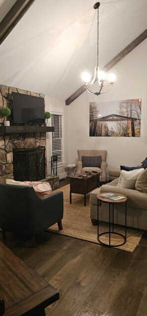Smart TV, fireplace
