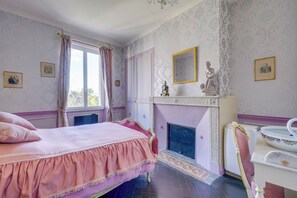 1 chambre, fer et planche à repasser, lit parapluie, accès Internet