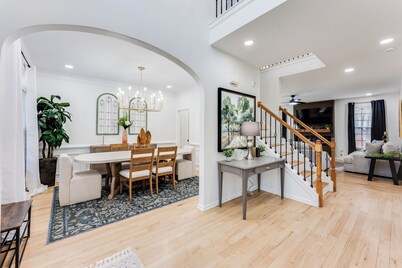 Spacious 8-bedroom house with WiFi and AC in marvelous Atlanta