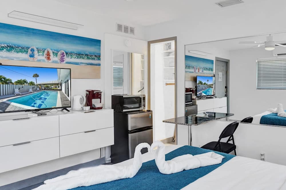 Unit D Sea&i Private Room Near Deerfield Beach - Lighthouse Point, FL