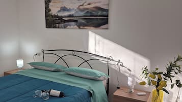 1 chambre, fer et planche à repasser, lit parapluie, Wi-Fi gratuit