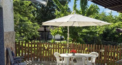 Le Mimose Holiday House - Apartment in Villa 10 minutes from Lake Como.