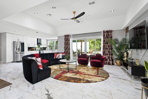 Smart TV, fireplace