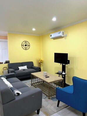 Living area - Hidden Zen 108 intimate w/ rental vehicle access (Castries)