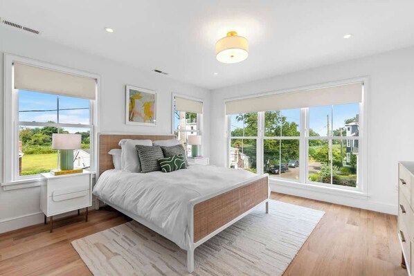 4 bedrooms, desk, iron/ironing board, WiFi