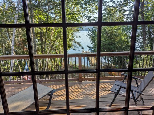 Private, cozy 4-bedroom log cabin with 374 feet of lakeshore on Washburn Lake!