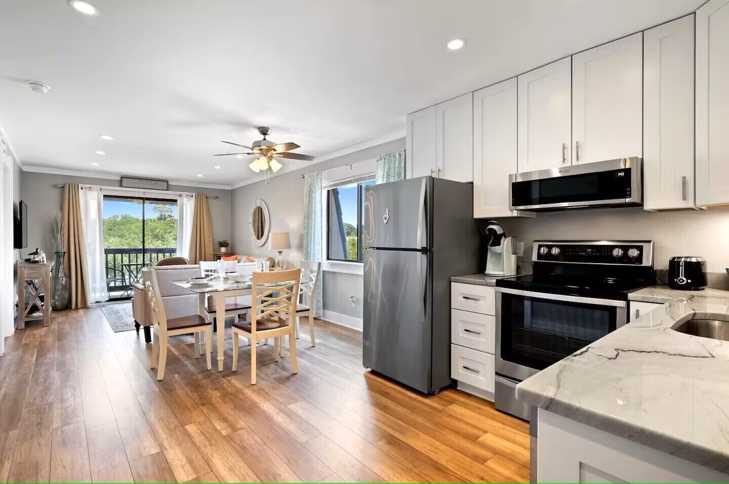 Coffee/tea maker, fridge, microwave, oven
