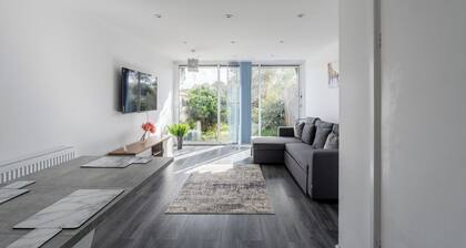 Karazo Property- Luxury 2 bed in Croydon