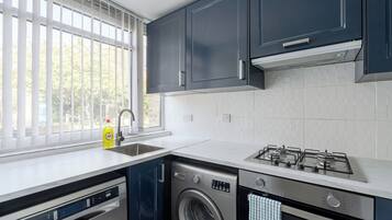 Fridge, microwave, oven, cookware/dishes/utensils