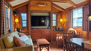 Smart TV - Lakefront Magic Wilderness Cabin (Leesburg)