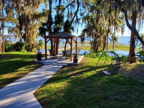 Lakefront Magic Wilderness Cabin
