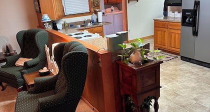 1 Bedroom apartment
Charming home in Nowata with WiFi
Private pull in garage