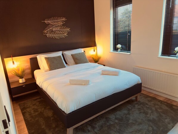 2 bedrooms, desk, iron/ironing board, WiFi - Modern Holiday Home La Playa: near the beach, with 40 degree Jacuzzi! (Bergen op Zoom)