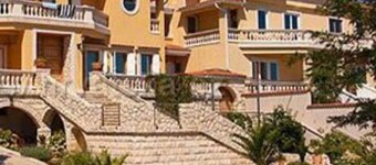 Luxurious 3-bedroom apartment near the charming GALBOKA beach, NEREZINE, LOSINJ