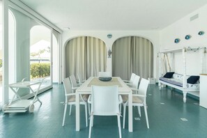 Villa Deluxe, vista piscina | Sala da pranzo