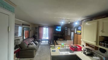 Smart TV, fireplace, video games