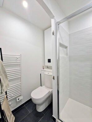 Bruser, hårtørrer, håndklæder