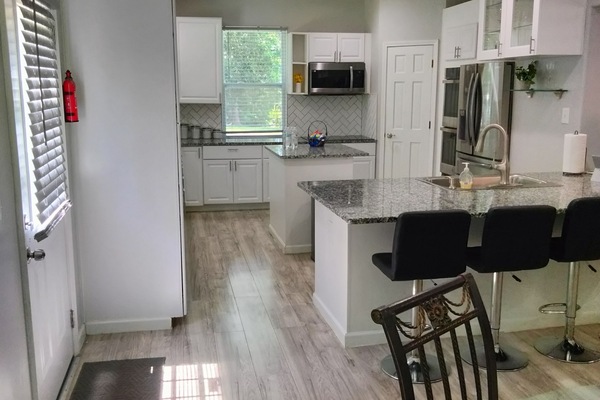 Coffee/tea maker, fridge, microwave, oven