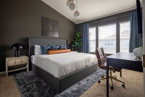 3 bedrooms, desk, iron/ironing board, WiFi - NEW Magical Getaway Close to Disney with Private Pool (Kissimmee)