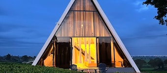 Unique 3-bedroom Tea cabin with WiFi in Nairobi