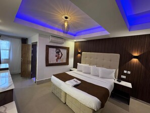 In-room safe, desk, free WiFi, bed sheets - PRESKEN HOTEL ALADE (Lagos)