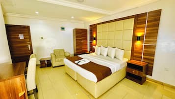 Classic Room | In-room safe, desk, WiFi (free), bed sheets