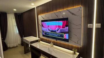 In-room safe, desk, free WiFi, bed sheets