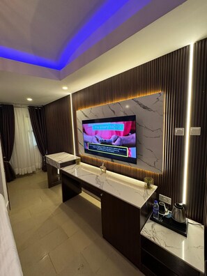 In-room safe, desk, free WiFi, bed sheets