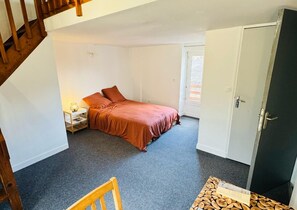 4 slaapkamers, een strijkplank/strijkijzer, wifi, beddengoed