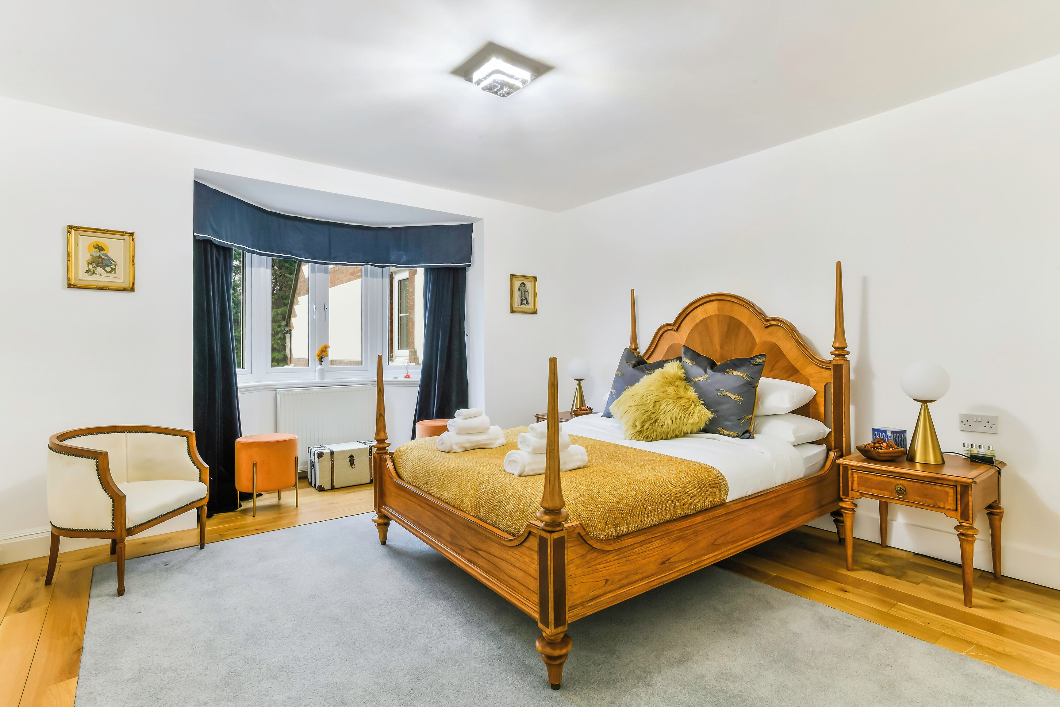 9 bedrooms, desk, iron/ironing board, travel cot