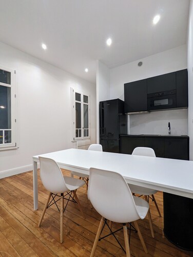 What if we slept in a lovely detached house in Bordeaux?