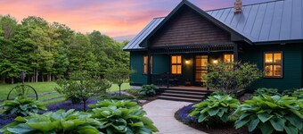 Vast Riverfront Resort - White Mountains Getaway